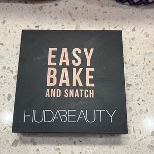 Huda beauty setting powder